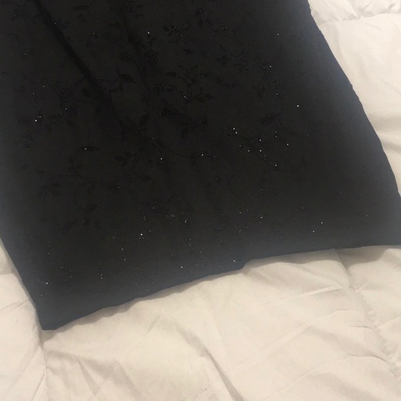 🆕 Lightly sparkly flowered long black skirt. - Picture 4 of 7